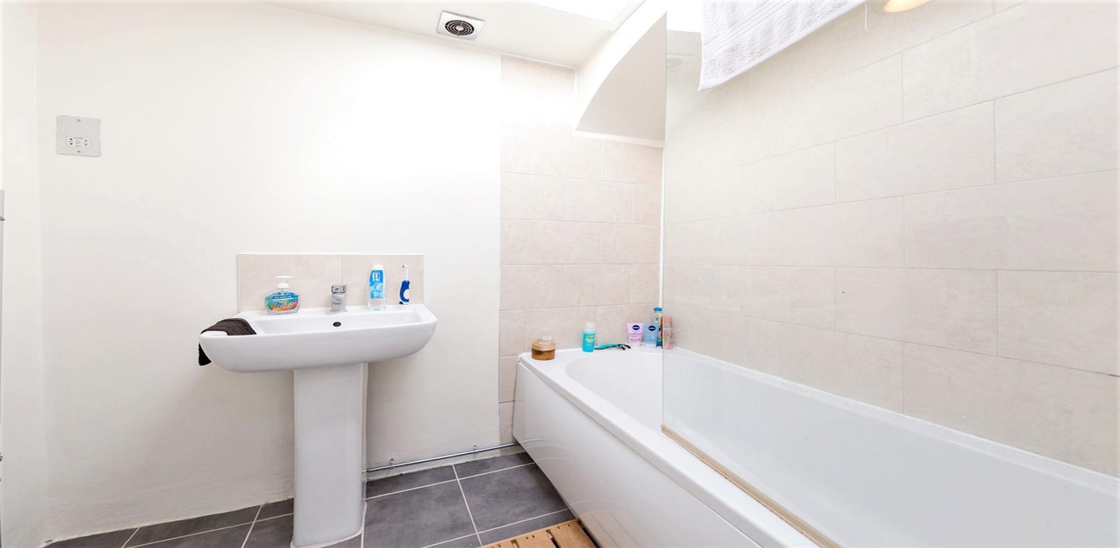 Modern Apartment Park Avenue, Willesden Green